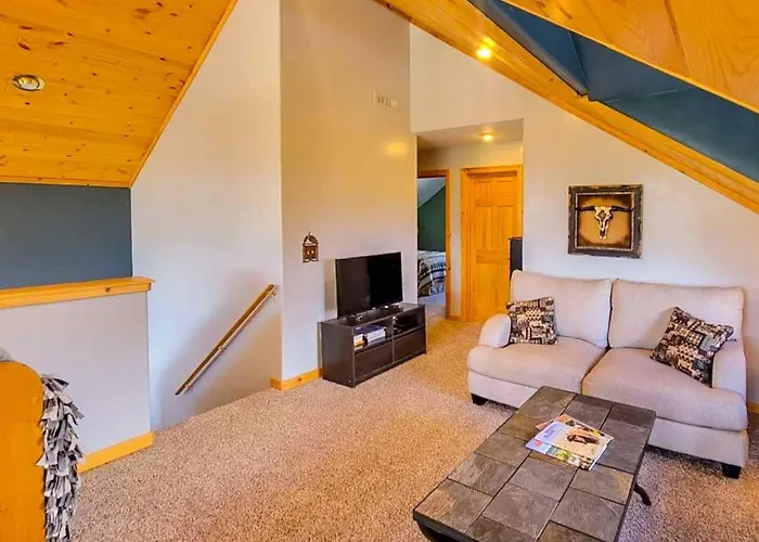 Secluded Show Near Hiking Trails! Holiday home *