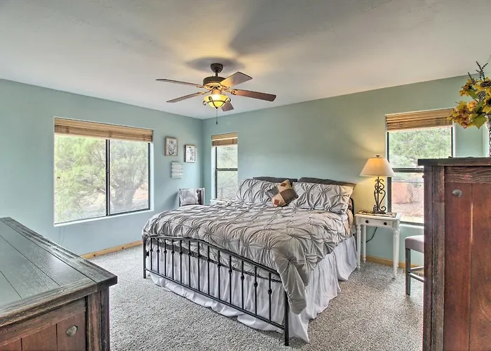 Secluded Show Near Hiking Trails! Holiday home
