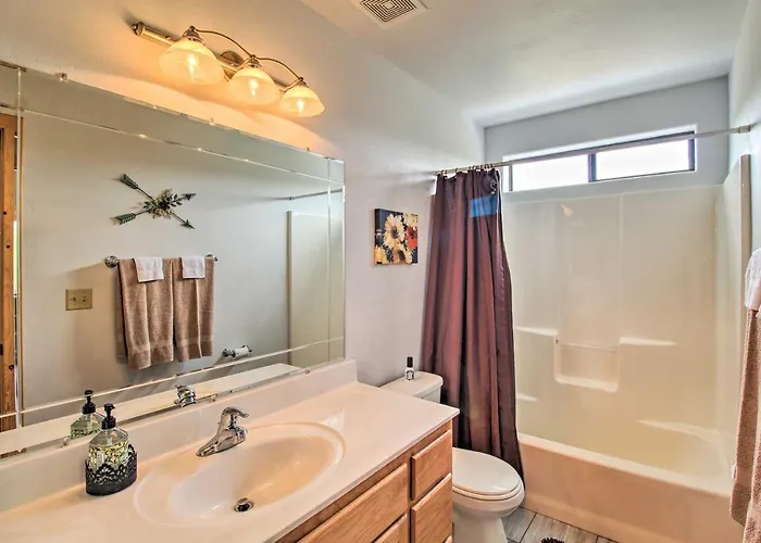 Secluded Show Near Hiking Trails!