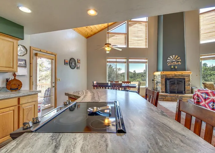 Secluded Show Near Hiking Trails! Holiday home