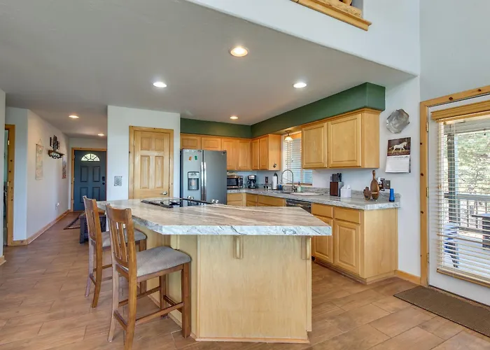 Holiday home Secluded Show Near Hiking Trails!