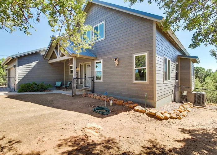 Holiday home Secluded Show Near Hiking Trails!