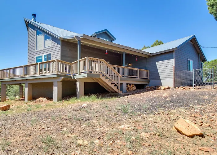 Holiday home Secluded Show Near Hiking Trails!