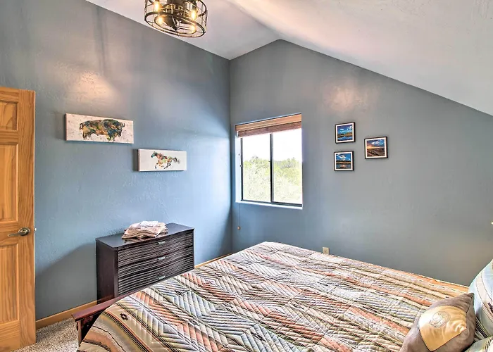 Secluded Show Near Hiking Trails! Holiday home
